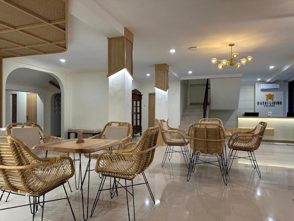 Masri Living By Daphna International Hotel Jogjakarta Buitenkant foto